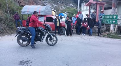 Nadie sale ni entra: pobladores toman carretera federal Zongolica-Orizaba