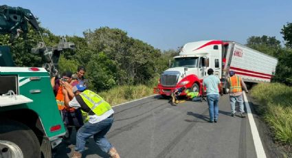 A una 'pestañita' de la catástrofe: chofer se duerme al volante y casi vuelca en carretera