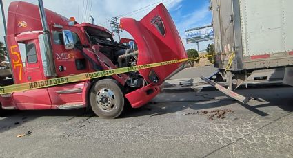 Muere trailero prensado tras choque en Nuevo León