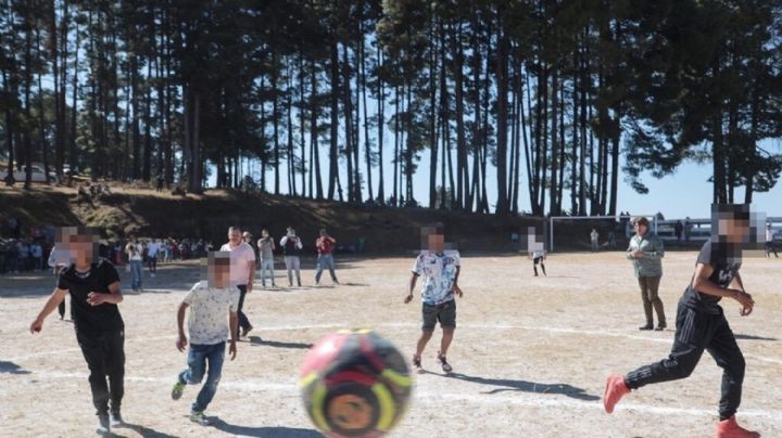 Delfina anota gol: inaugura campo de Futbol en ¡Texcapilla!