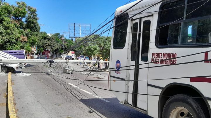 ¡Más de 24 horas sin luz! Vecinos de Boca del Río siguen sin energía eléctrica tras accidente