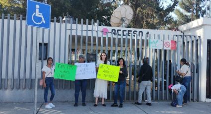 Madres se manifiestan por casos de acoso y bullying en las instalaciones de USEBEQ