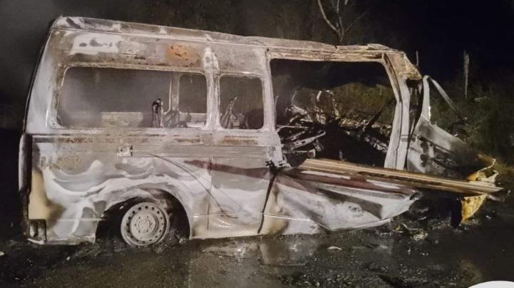 Tragedia en Quintana Roo: tráiler invade carril y choca con van de pasajeros; hay 8 muertos