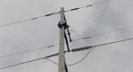 Sube hombre a torre de alta tensión y amenaza con lanzarse en NL