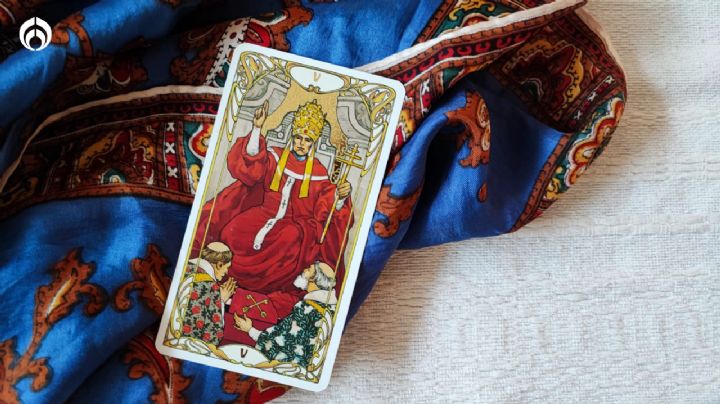 ¿Qué significa si me sale la carta de El Sumo Sacerdote en la lectura de Tarot?