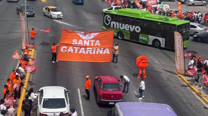 Invade 'ola naranja' a Santa Catarina en Nuevo León