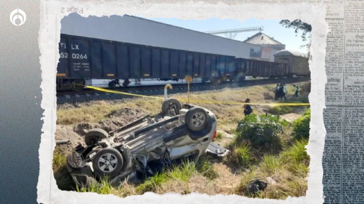 (VIDEO) Auto intenta 'ganarle' a ferrocarril en Jalisco: es arrollado y arrastrado varios metros