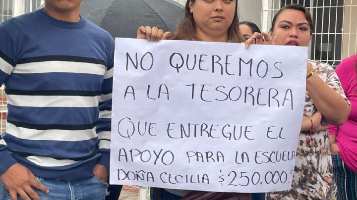 Protestan madres de familia irregularidades en primaria de Ciudad Madero