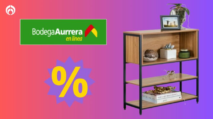 Bodega Aurrera remata este mueble para sala color nogal; sirve para poner libros y plantas