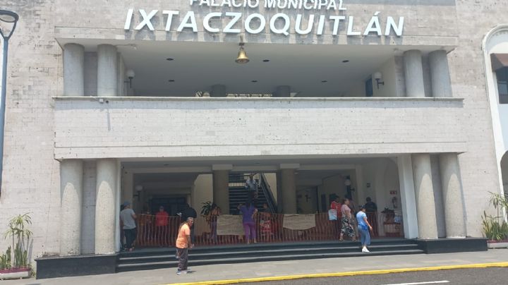 Se manifiestan por falta de agua en Ixtaczoquitlán; afirman existencia de tomas clandestinas