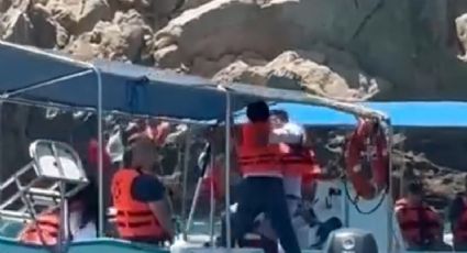 (VIDEO) En el mar, la vida son ¿Guamazos? Turistas captan pelea de lancheros en Los Cabos