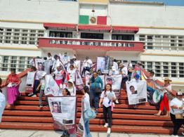 10 de Mayo, nada que celebrar: marchan colectivos en Coatzacoalcos en busca de sus desaparecidos