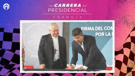 Lalo Rivera de su puño y letra firma compromiso por la paz en Puebla
