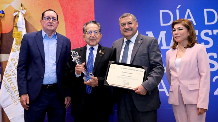 Día del Maestro 2024: UANL reconoce trayectoria de sus catedráticos