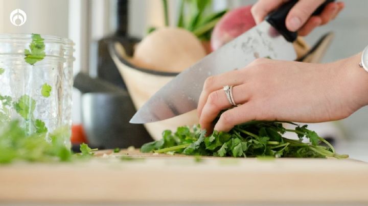 El trucazo que no sabías para que el cilantro dure más tiempo y no se eche a perder