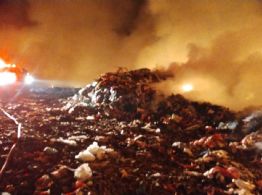 Denuncian ante FGE incendio en basurero de Nanchital; siniestro pudo ser provocado