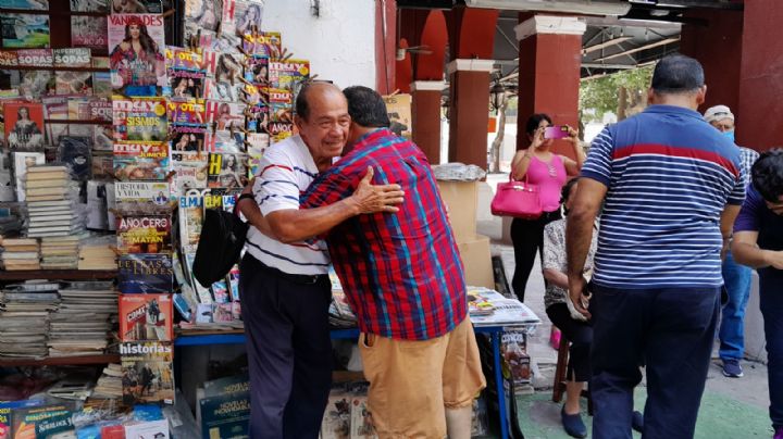 ¡Que suene la marimba, 'Chino'! Festeja 100 años de existencia puesto de revistas en Veracruz