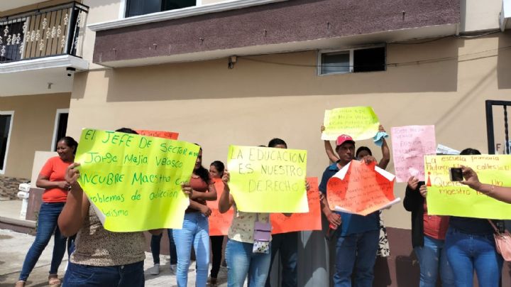 Padres de familia exigen maestros de planta en primaria de Acacio, Veracruz