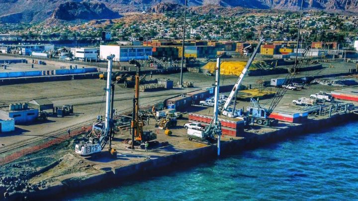 Puerto de Guaymas 'revive' con primer embarque de vehículos Ford desde Sonora