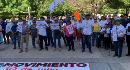 Jubilados piden medicamentos y protestan frente a Palacio de Gobierno