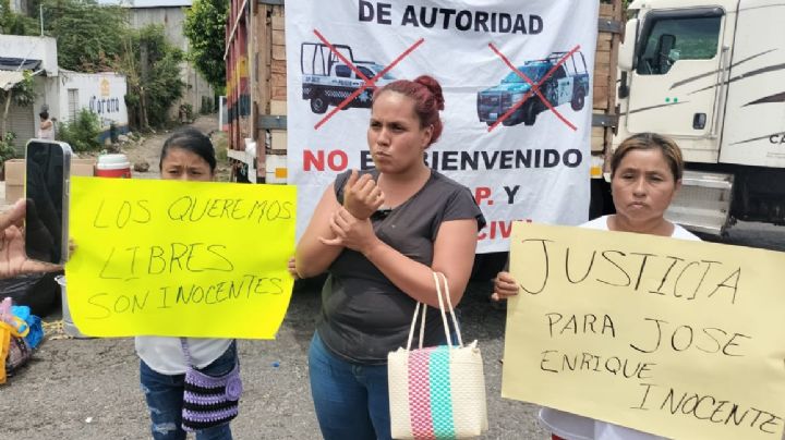 Familiares de detenidos por presunto secuestro y asesinato bloquean carretera Córdoba-Veracruz