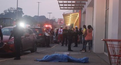 Asesinan a balazos a hombre frente a sus hijos y pareja afuera de una plaza al sur de Veracruz