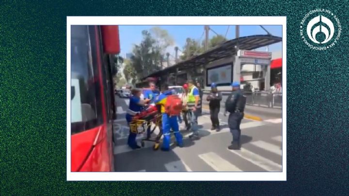 Accidente en el Metrobús deja 12 heridos; moto se 'brincó' el semáforo (VIDEO)