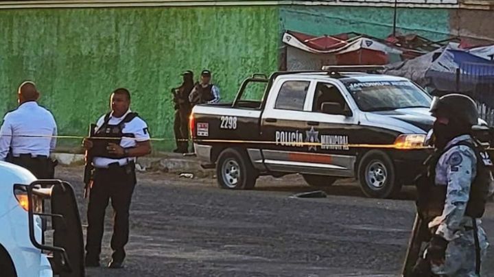 Civiles armados atacan a balazos y matan a 2 policías en Sonora