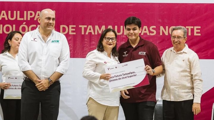 ¡Futuro brillante para Tamaulipas! Entregan becas a jóvenes universitarios para impulsar su éxito