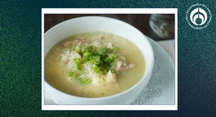 El truco de la abuela para blanquear el caldo de pollo sin que pierda nutrientes