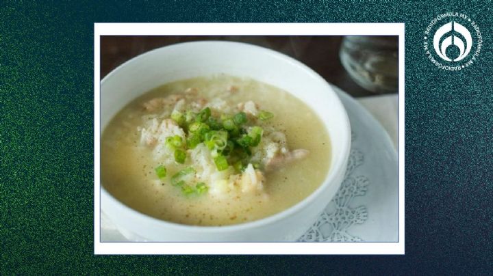 El truco de la abuela para blanquear el caldo de pollo sin que pierda nutrientes