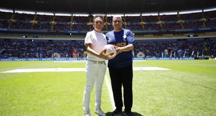 Entrega Alfaro estafeta simbólica en torneo de fútbol a Lemus como Gobernador de Jalisco