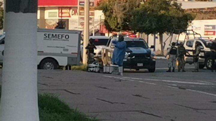 Abandonan restos humanos en hielera junto a narcomensaje frente a universidad en Sonora