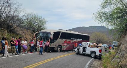 Accidente entre autobús y camioneta deja 7 lesionados en Sonora