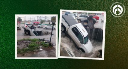 Camioneta cae en impresionante socavón en Ecatepec tras fuertes lluvias