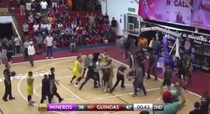 (VIDEO) Codazo a un rival desata batalla campal en partido de basquetbol en Sonora