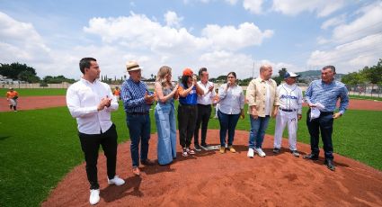 Enrique Alfaro entrega unidad deportiva con campo de béisbol y juegos infantiles en Tlaquepaque