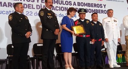 Nombran 'Bombero del Año' a Carlos Adrián Tut Keb en Yucatán con emotiva ceremonia