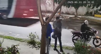 (VIDEO) Captan modus operandi de ladrones en moto en fraccionamiento de Veracruz