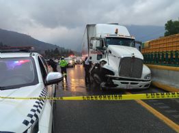 Persecución y balacera en Veracruz: policías recuperan tráiler robado; detienen a tres