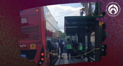 Mujer fallece al caer en Metrobús de doble piso; suspenden servicio en estación de Línea 7